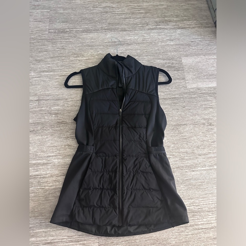 Lululemon classic runners vest size 4